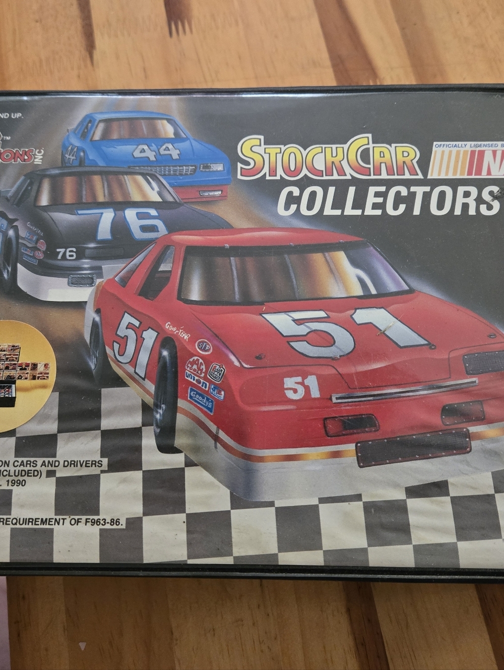 NASCARN diecast  Race Car Set With race CHAMPIONS CARDS.